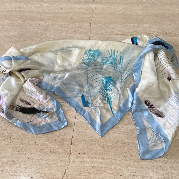 SILK SCARF BIRD FEATURES light blue with cream white hand hemmed rolled 42”x43” - Picture 16 of 16